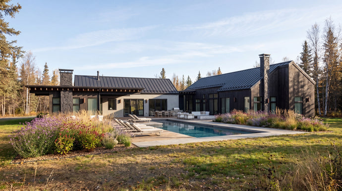 Modern house with a pool surrounded by trees and greenery in New York. Modern Mountain Home, THE HUT COMPANY
